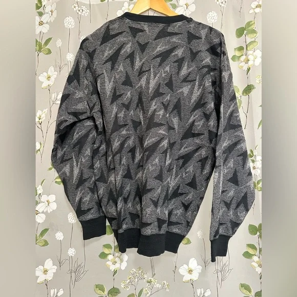 VTG Tundra Men's Blue/Black Geometric Sweater M - Picture 2 of 7